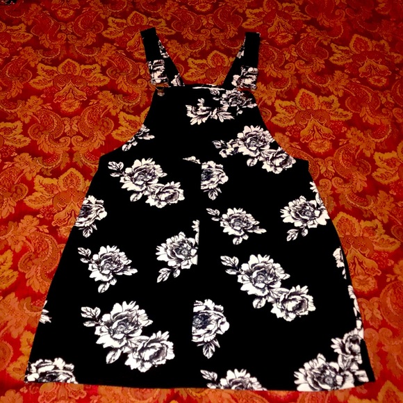 eye candy Dresses & Skirts - 🩷Eye Candy Size M suspender dress